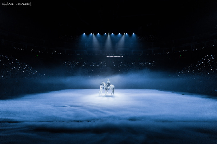 Concert không sân khấu đầu tiên của showbiz: 