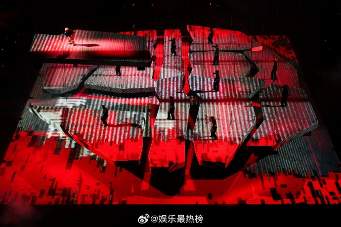 Concert không sân khấu đầu tiên của showbiz: 