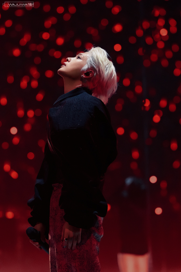 Concert không sân khấu đầu tiên của showbiz: 