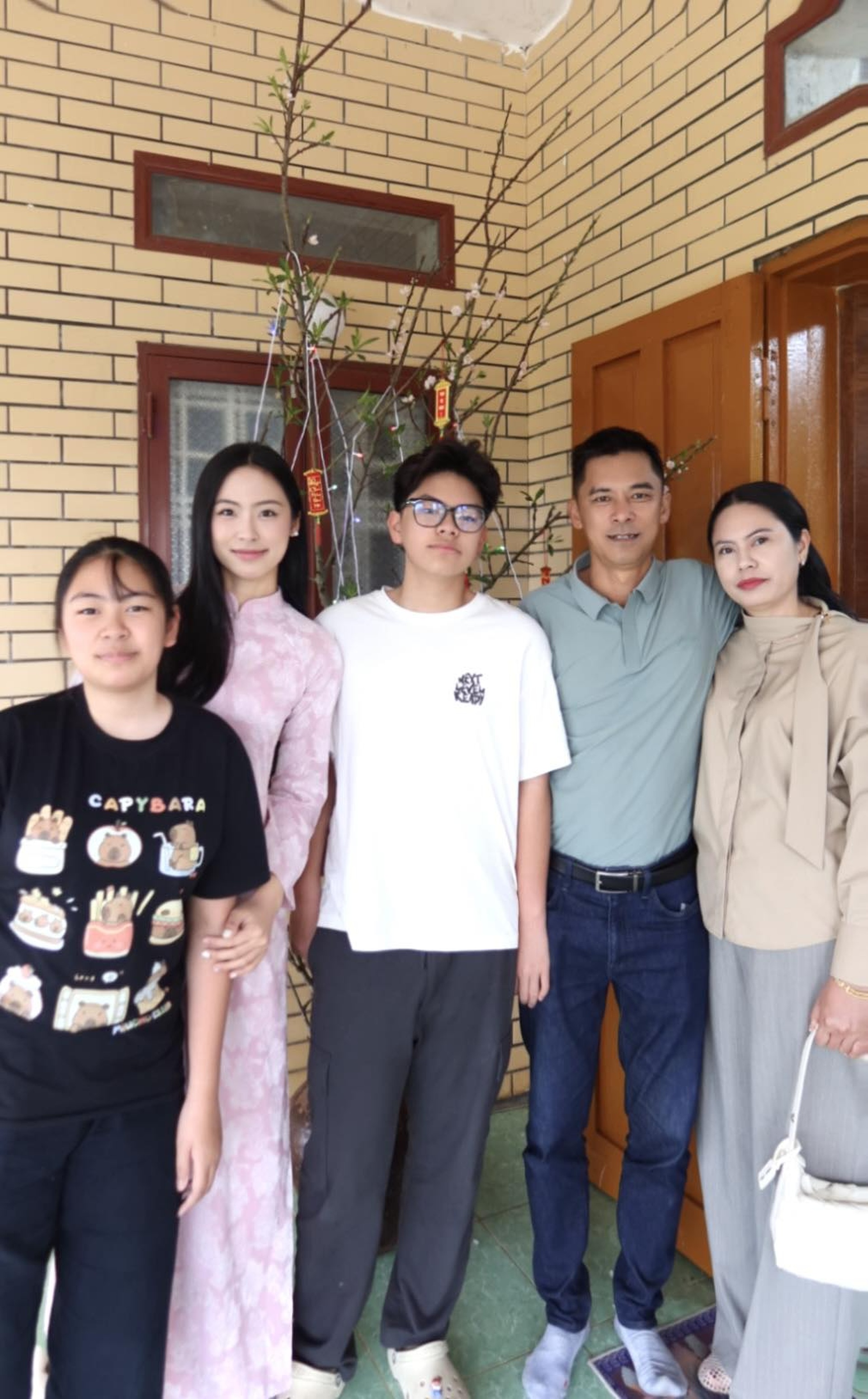 Á hậu Vân Nhi: Gia đình tôi định hướng nên lấy chồng muộn - 2 Á hậu Vân Nhi: Gia đình tôi định hướng nên lấy chồng muộn - 2