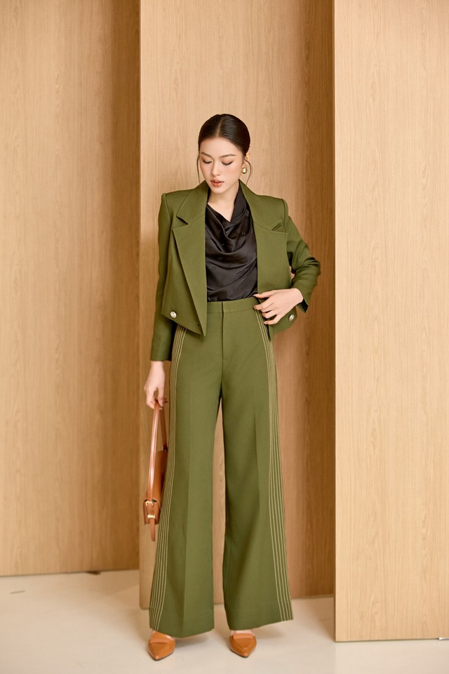 Nâng tầm phong cách đi làm đầu năm từ những trang phục thanh lịch- Ảnh 3. Nâng tầm phong cách đi làm đầu năm từ những trang phục thanh lịch- Ảnh 3.