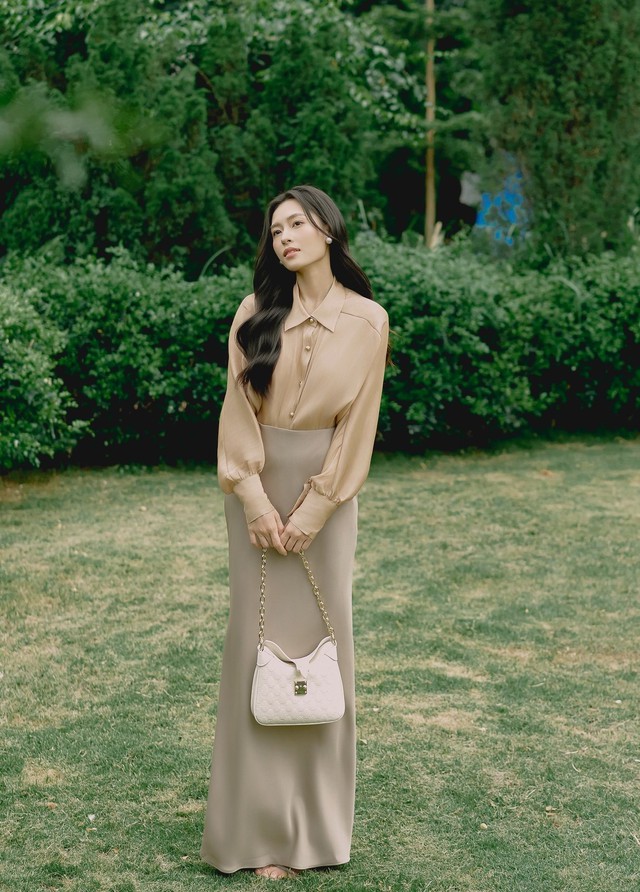 Nâng tầm phong cách đi làm đầu năm từ những trang phục thanh lịch- Ảnh 7. Nâng tầm phong cách đi làm đầu năm từ những trang phục thanh lịch- Ảnh 7.