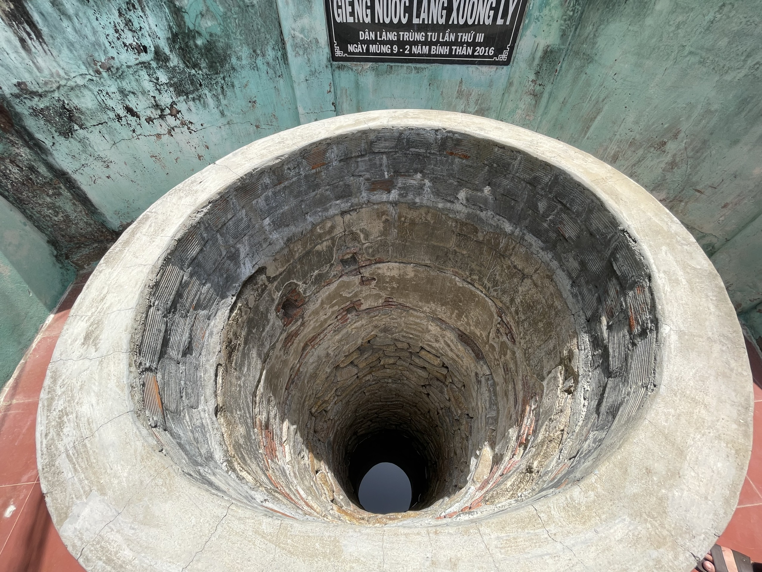 'Bí quyết lọc nước' dưới đáy giếng Chăm cổ ở làng chài Nhơn Lý- Ảnh 2.