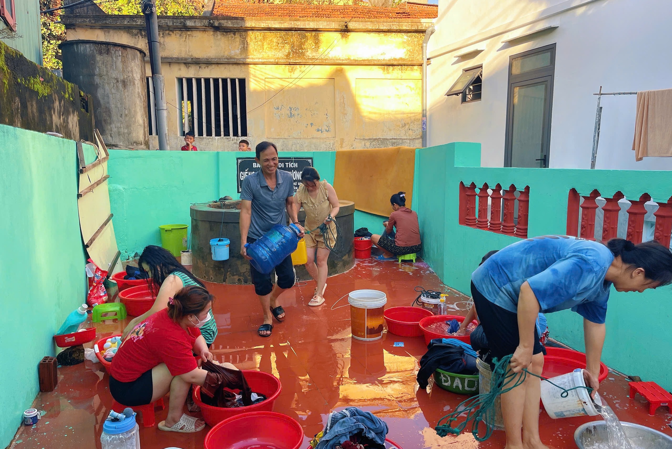 'Bí quyết lọc nước' dưới đáy giếng Chăm cổ ở làng chài Nhơn Lý- Ảnh 4.