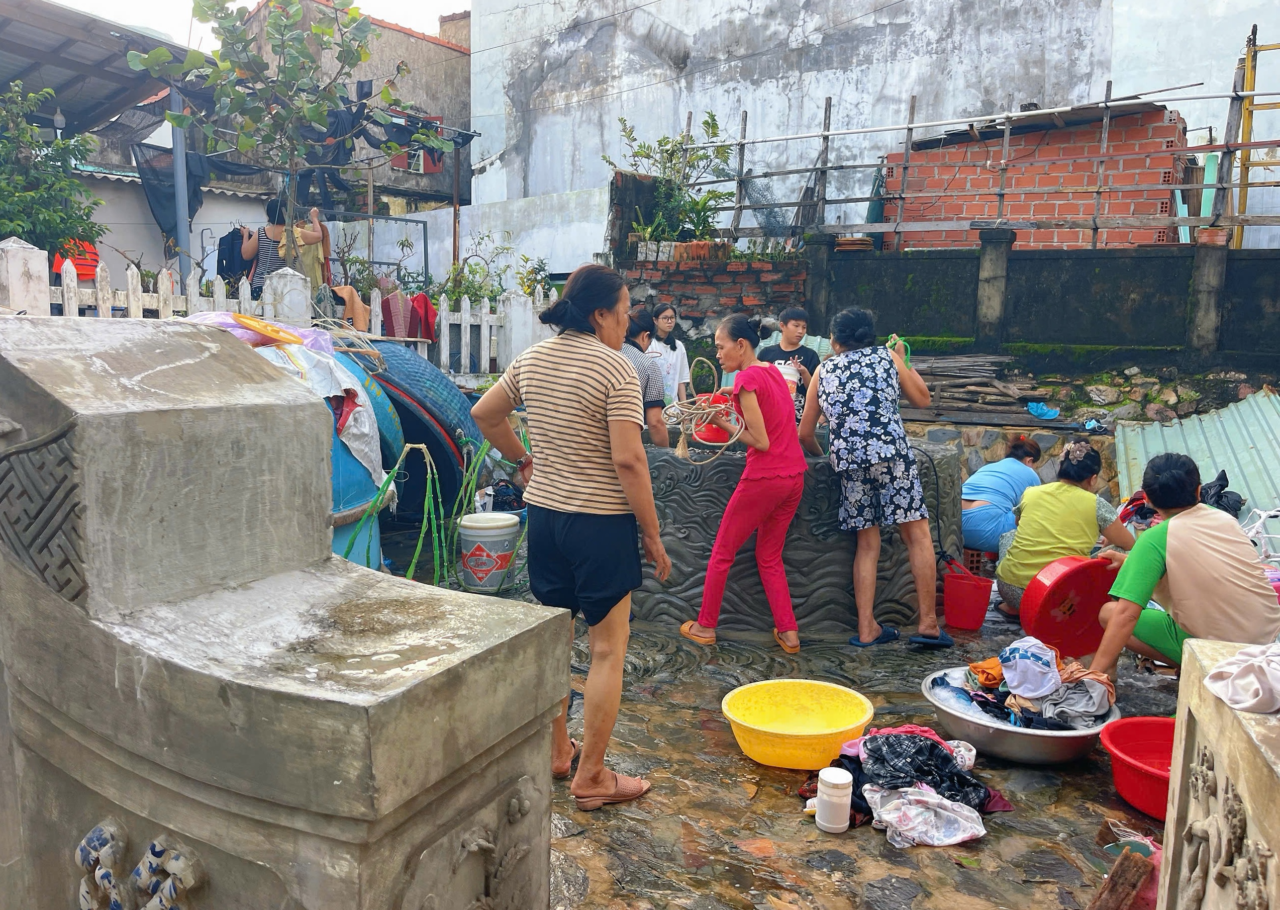 'Bí quyết lọc nước' dưới đáy giếng Chăm cổ ở làng chài Nhơn Lý- Ảnh 5.