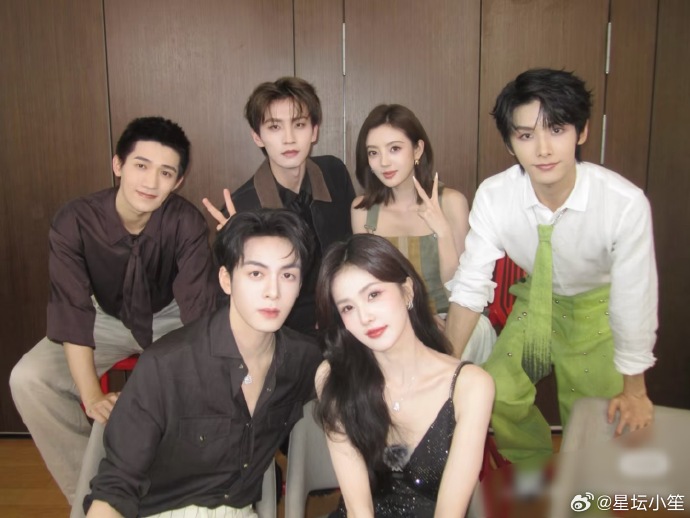 Bắt gặp cặp diễn viên hot nhất năm 2025 