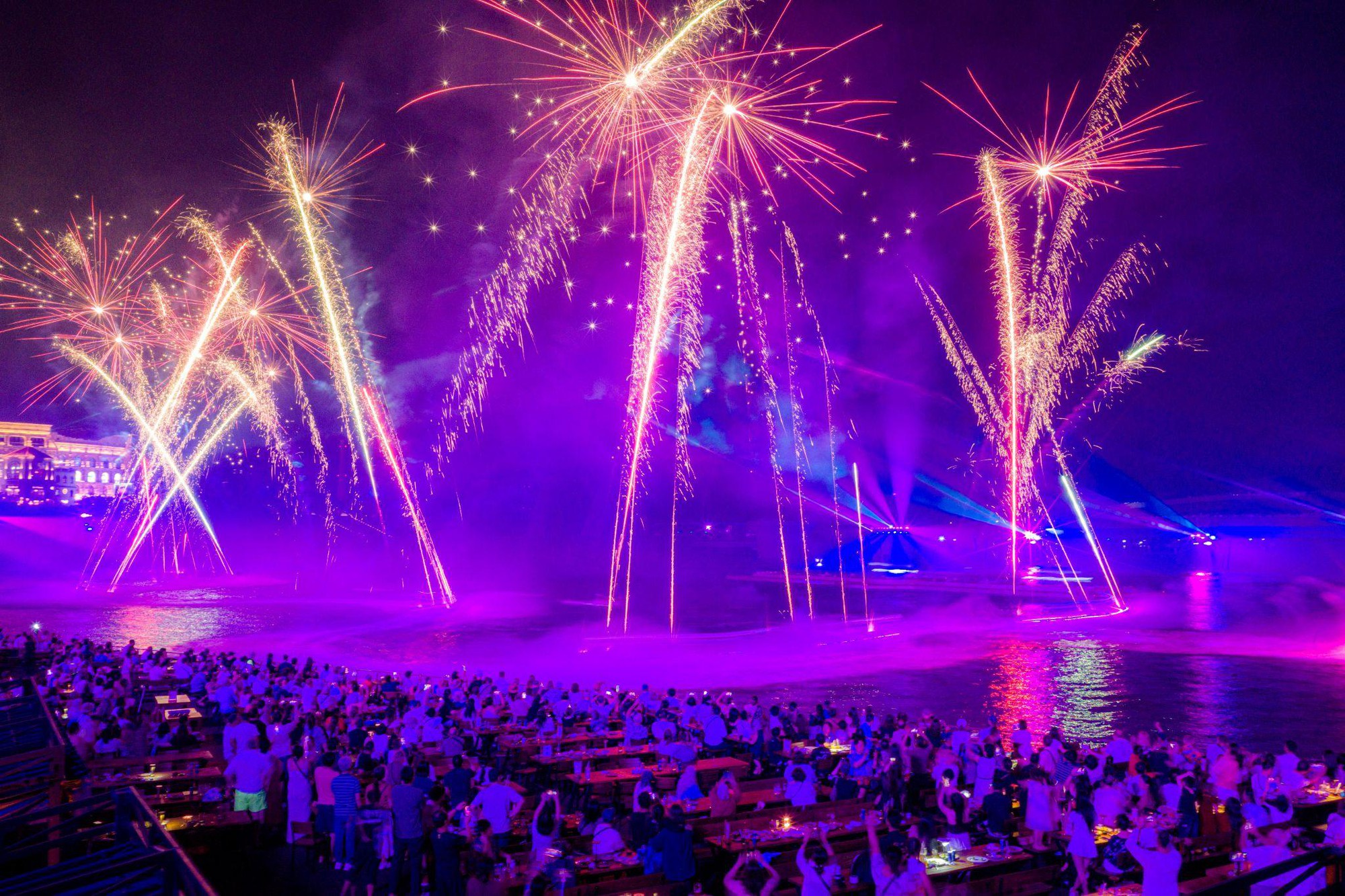 Cửa ngõ hàng không đảo Ngọc đạt đỉnh với 93 chuyến bay, bùng nổ du khách, tấp nập khách quốc tế dịp Tết Nguyên đán- Ảnh 2.