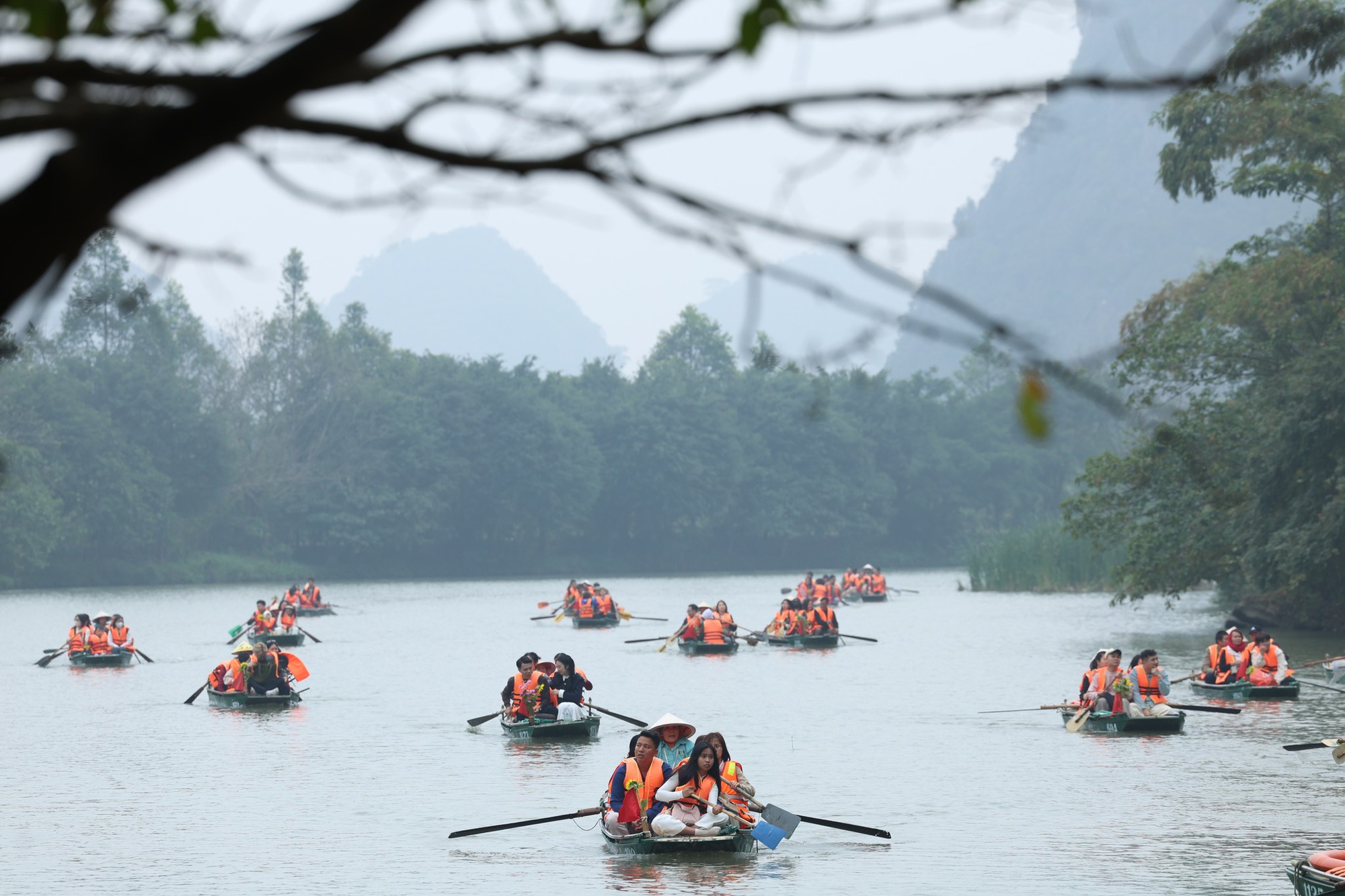 Di sản Tràng An (Ninh Bình) ra thông báo khẩn giữa mùng 4 Tết- Ảnh 3. Di sản Tràng An (Ninh Bình) ra thông báo khẩn giữa mùng 4 Tết- Ảnh 3.
