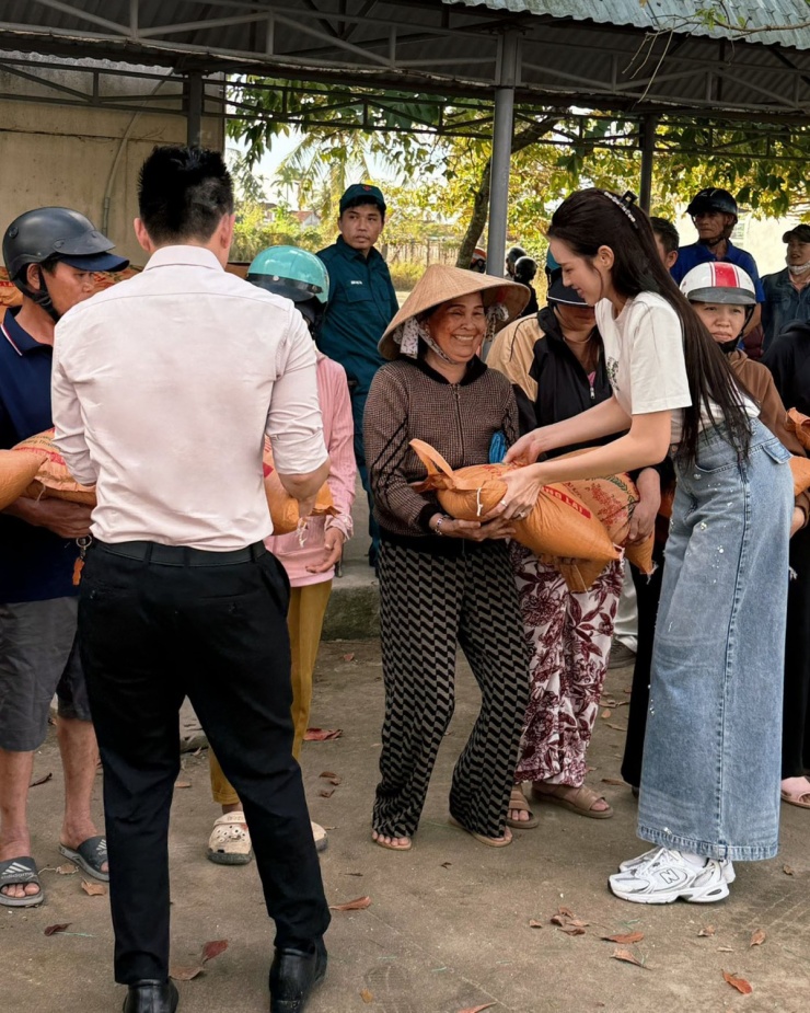 Cuộc sống vợ chồng son của hoa hậu Đỗ Thị Hà 12 Cuộc sống vợ chồng son của hoa hậu Đỗ Thị Hà - 11