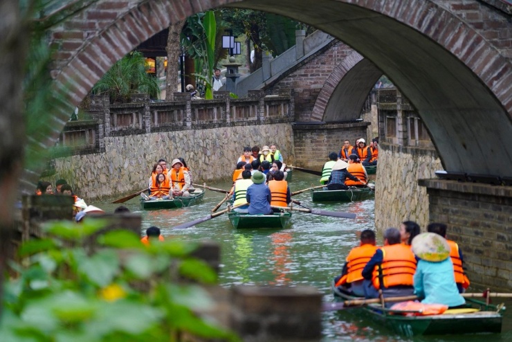 Ninh Bình: Vừa khai trương đầu năm, Thung Ui đã trở thành điểm du Xuân cực hot 9 Ninh Bình: Vừa khai trương đầu năm, Thung Ui đã trở thành điểm du Xuân cực hot - 8