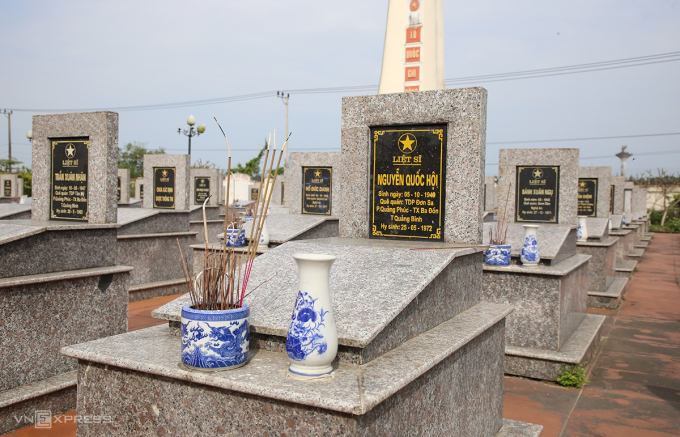 Ngôi mộ gió Nguyễn Quốc Hội được lập tại nghĩa trang phường. Ảnh: Đắc Thành