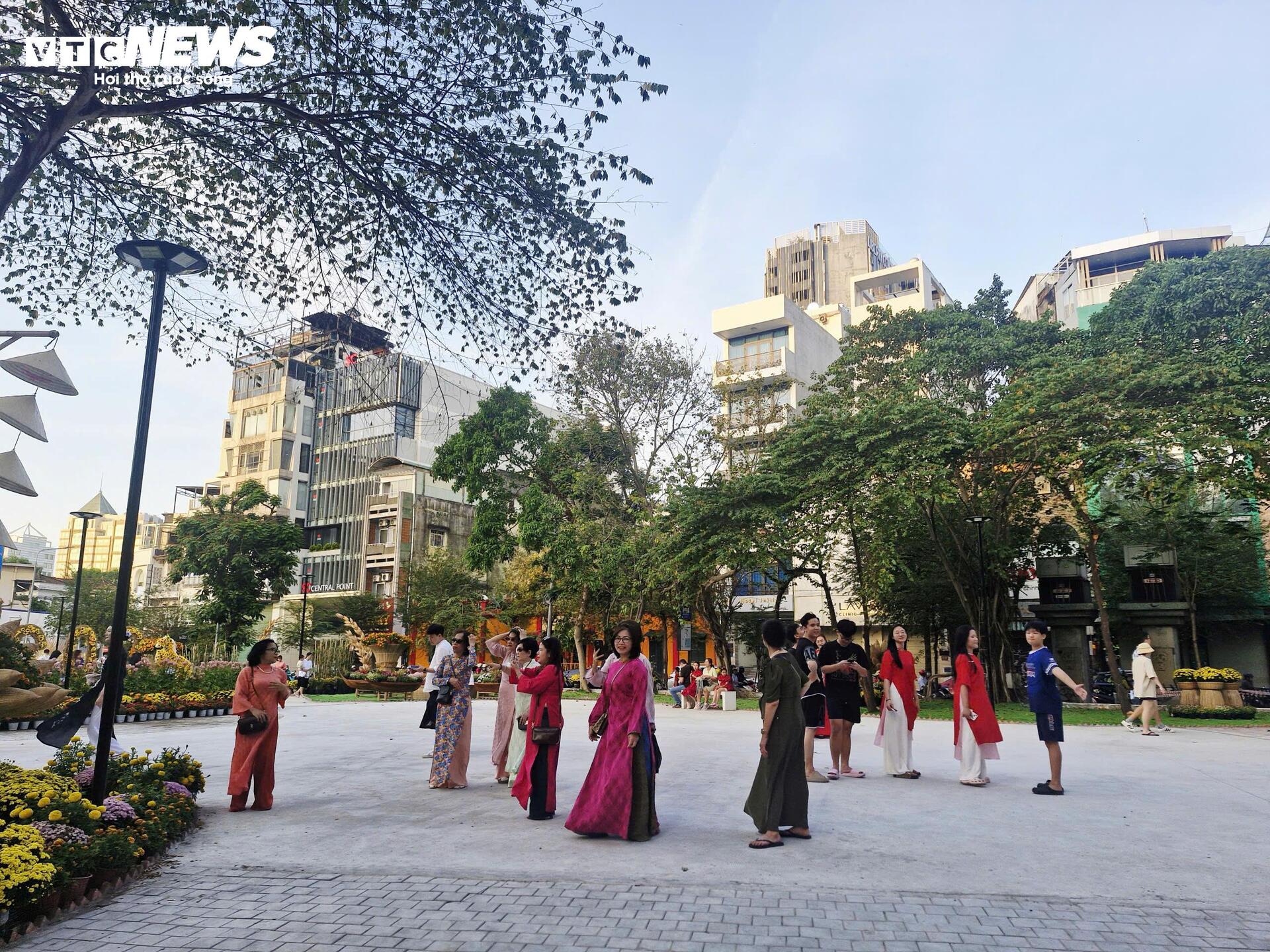 Diện mạo khác lạ của khu đất 'quây tôn' hơn 2 thập kỷ ở trung tâm TP.HCM- Ảnh 3.