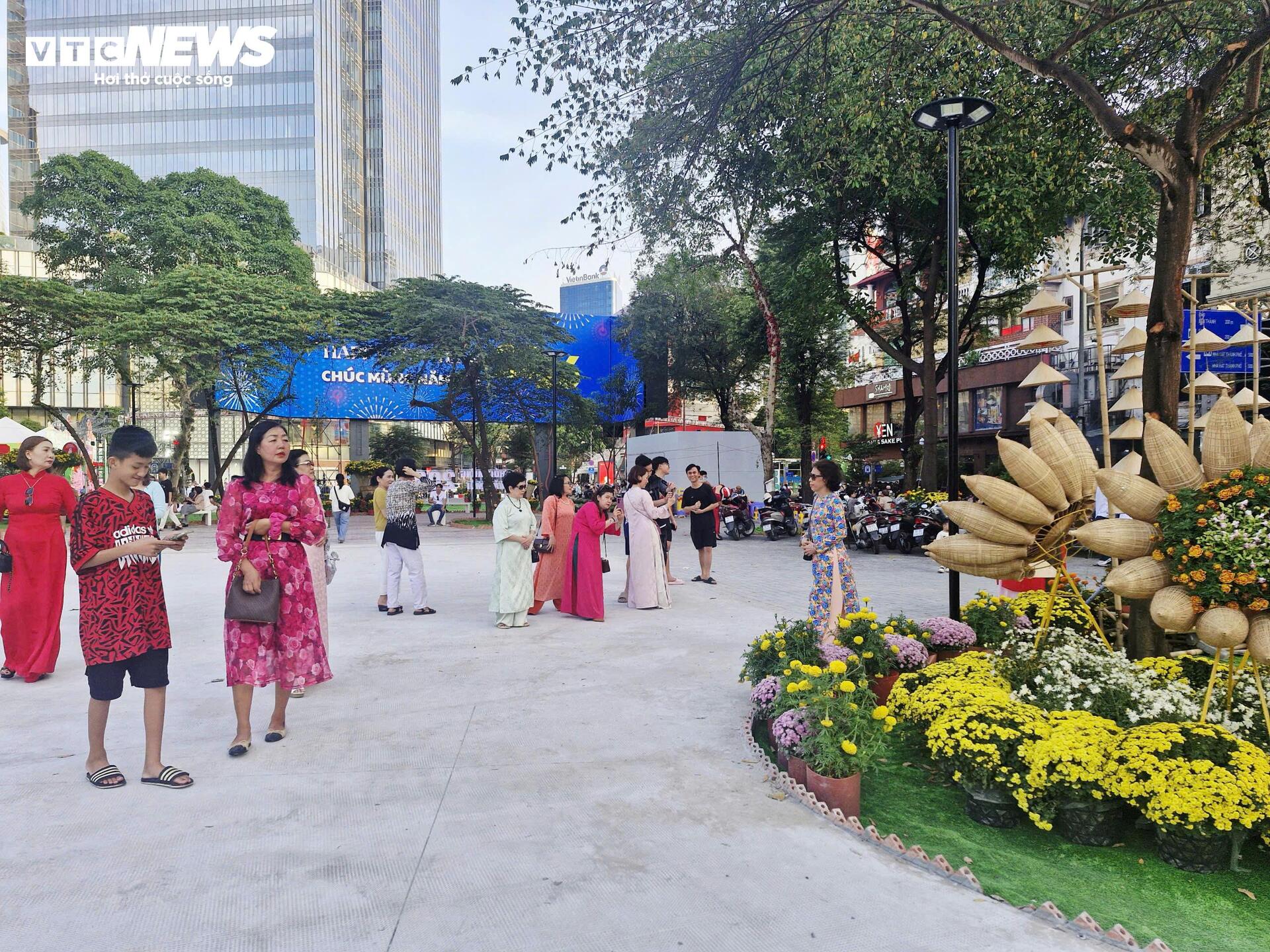 Diện mạo khác lạ của khu đất 'quây tôn' hơn 2 thập kỷ ở trung tâm TP.HCM- Ảnh 8.