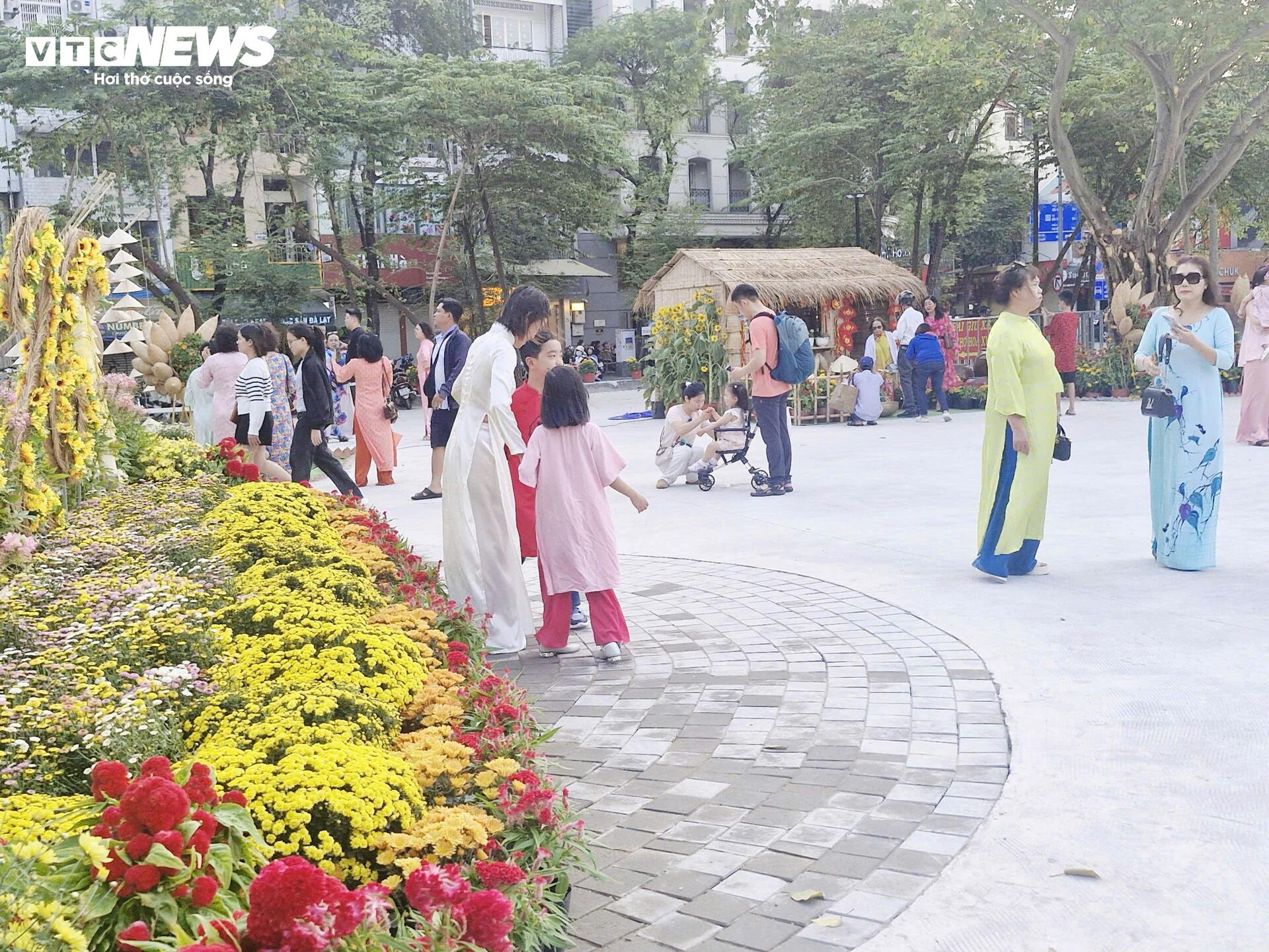 Diện mạo khác lạ của khu đất 'quây tôn' hơn 2 thập kỷ ở trung tâm TP.HCM- Ảnh 16.