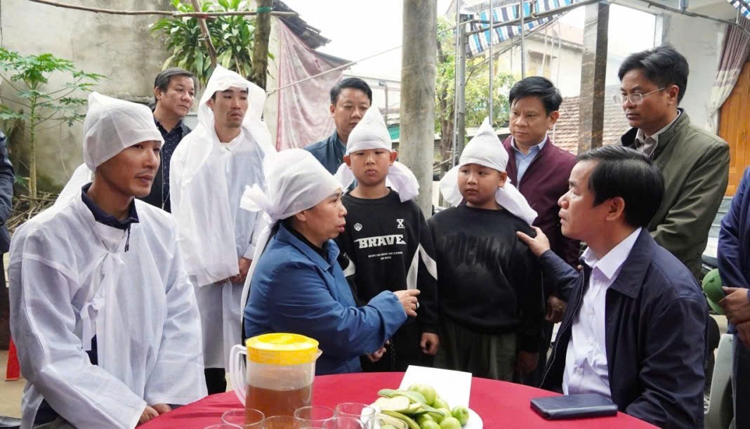 Vụ lật đò chở 7 người: Tìm thấy 2 ông cháu, sông Gianh phủ màu tang thương- Ảnh 2.