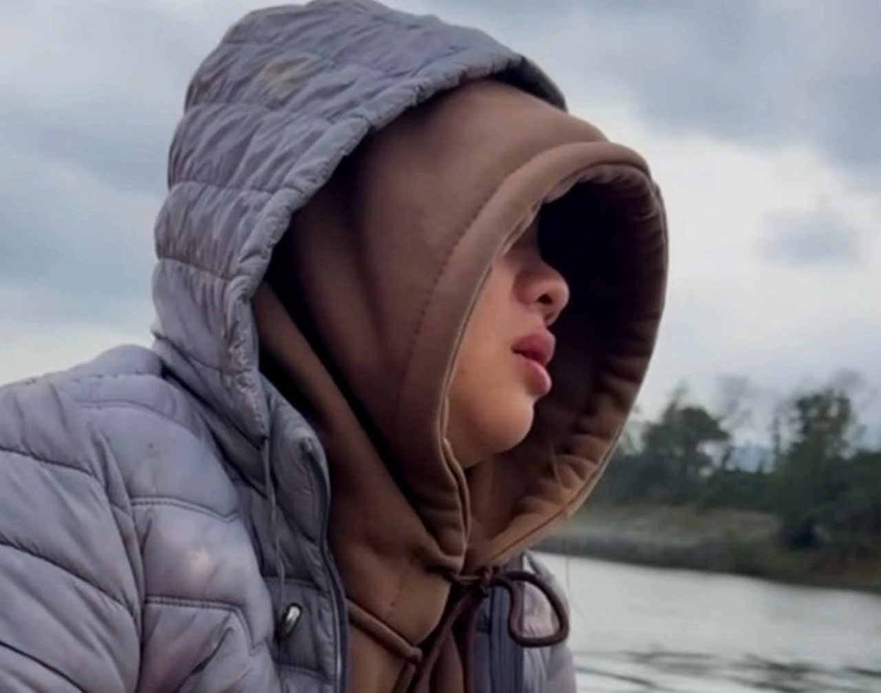 Vụ lật đò chở 7 người: Tìm thấy 2 ông cháu, sông Gianh phủ màu tang thương- Ảnh 3.