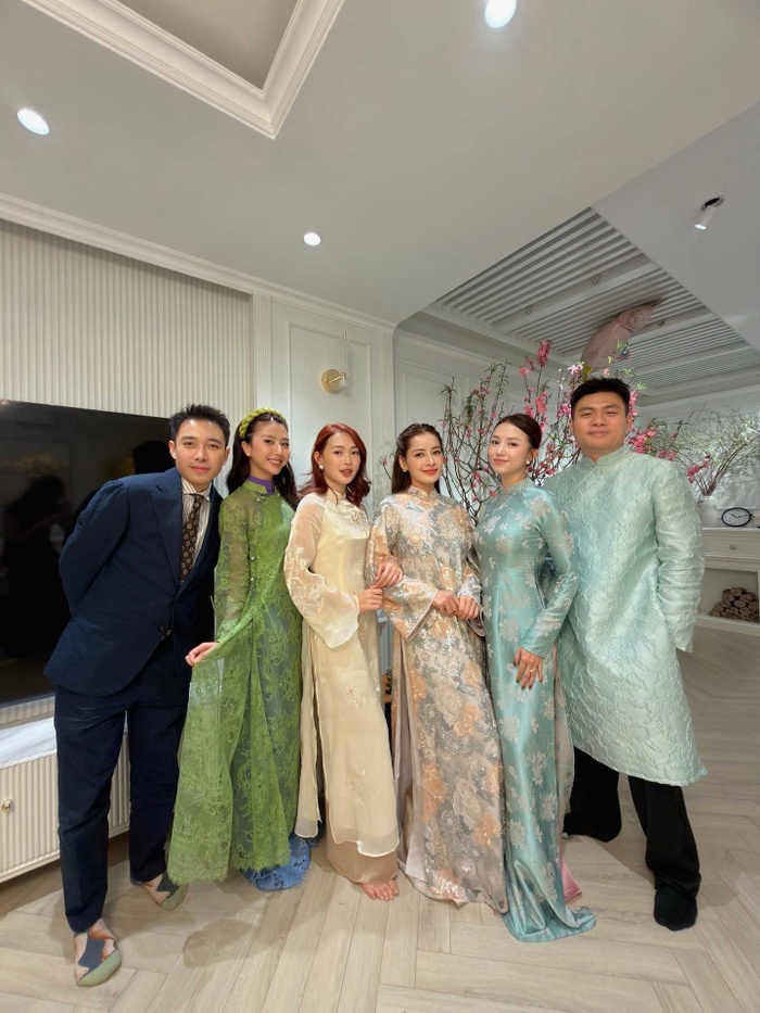 Dân mạng bất ngờ với màn tụ hội của Chi Pu 3 Dân mạng bất ngờ với màn tụ hội của Chi Pu - Quỳnh Anh Shyn và hội bạn thân