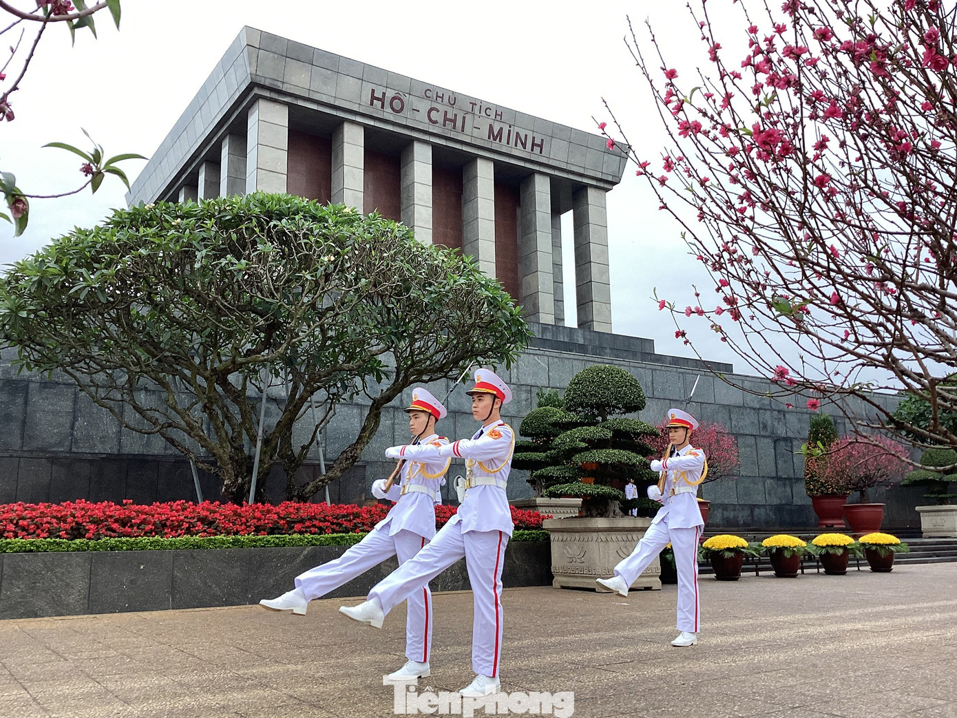 Thiêng liêng lễ thượng cờ tại Quảng trường Ba Đình ngày Tết- Ảnh 7.