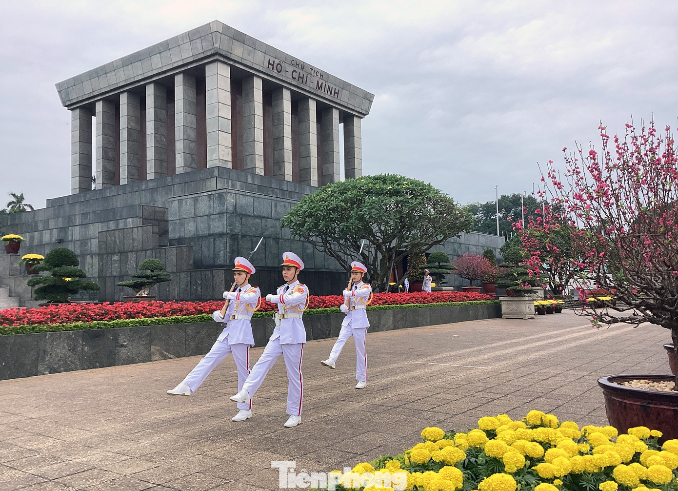 Thiêng liêng lễ thượng cờ tại Quảng trường Ba Đình ngày Tết- Ảnh 8.