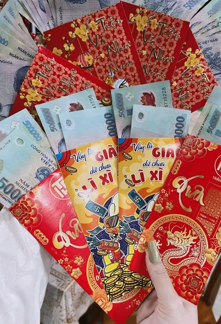 Mùng 4 Tết tổng kết lì xì, chuyên gia khuyên: 2 việc bố mẹ nên làm để dạy con tư duy về tiền!- Ảnh 2. Mùng 4 Tết tổng kết lì xì, chuyên gia khuyên: 2 việc bố mẹ nên làm để dạy con tư duy về tiền!- Ảnh 2.