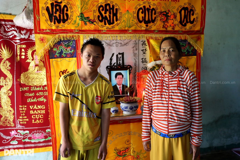 Gia cảnh thương tâm của người mẹ bệnh nặng nuôi con trai mắc hội chứng Down - 2