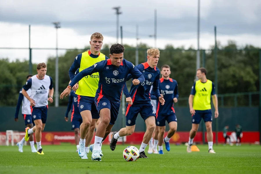 MU lãng phí hàng chục triệu bảng Anh trả cho những ngôi sao như Hojlund hay Sancho, chưa kể mức phí chuyển nhượng. ẢNH: ASH DONELON mu-lang-phi.jpg