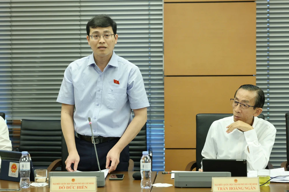 Ông Đỗ Đức Hiển, Ủy viên là Đại biểu Quốc hội hoạt động chuyên trách tại Ủy ban Pháp luật và Tư pháp của Quốc hội. dai-bieu-quoc-hoi-tang-hau-kiem-han-che-tinh-trang-doanh-nghiep-ma-do-duc-hien.jpg