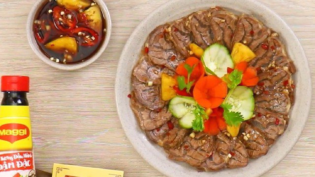 Thịt bắp bò ngọt và chắc, sau thời gian ngâm trong hỗn hợp nước sẽ thấm đều gia vị, khi ăn sẽ cảm nhận được hương vị đặc trưng rất hấp dẫn.