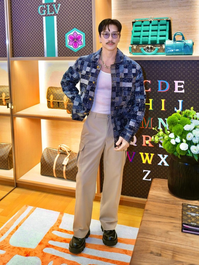 Thói quen ăn uống giúp nam thần U60 trẻ như thanh niên 4 Từng có công việc chính là nhiếp ảnh gia, hiện ChuanDo Tan lấn sân người mẫu, diễn viên, được nhiều nhãn hàng 'để mắt'.