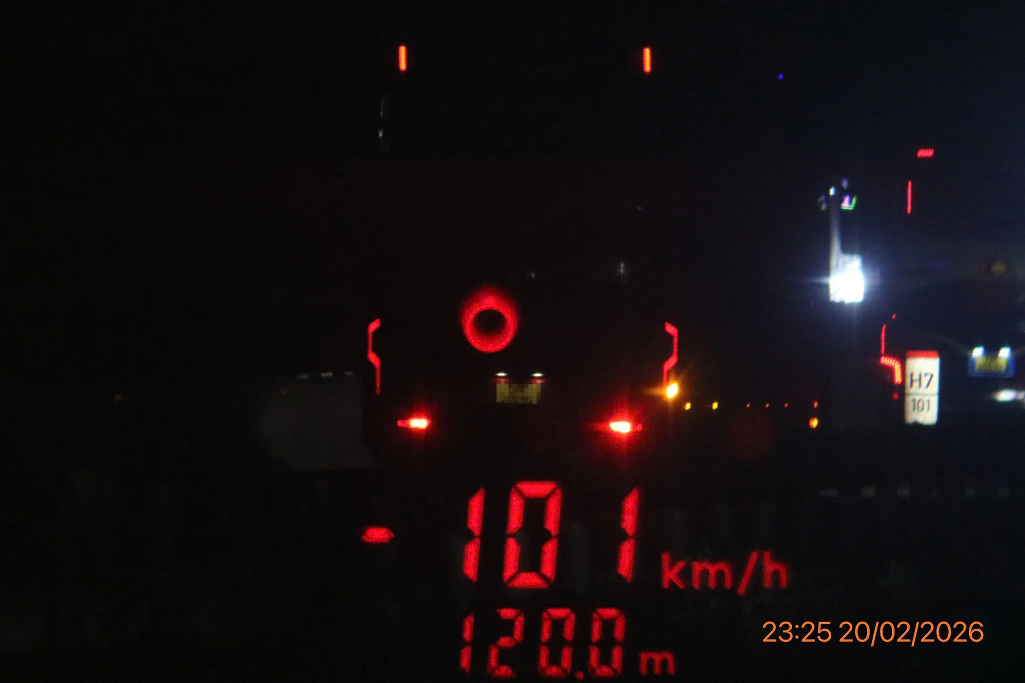 Nhiều ô tô, xe khách vi phạm tốc độ trên cao tốc cả ngày lẫn đêm 3 cao tốc - Ảnh 3.