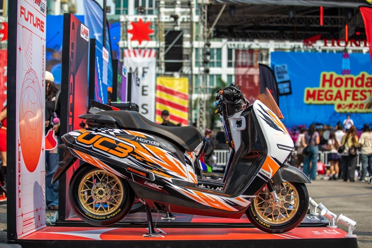 Xe máy điện Honda UC3 đã ra mắt Việt Nam được độ 'khủng', nhiều đồ chơi xịn như mô tô phân khối lớn 2 Honda UC3 - Ảnh 2.
