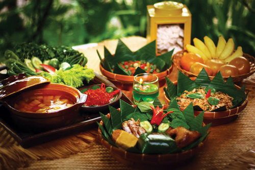 Người Indonesia tìm sự an yên ngay từ bữa cơm đầu năm - 7