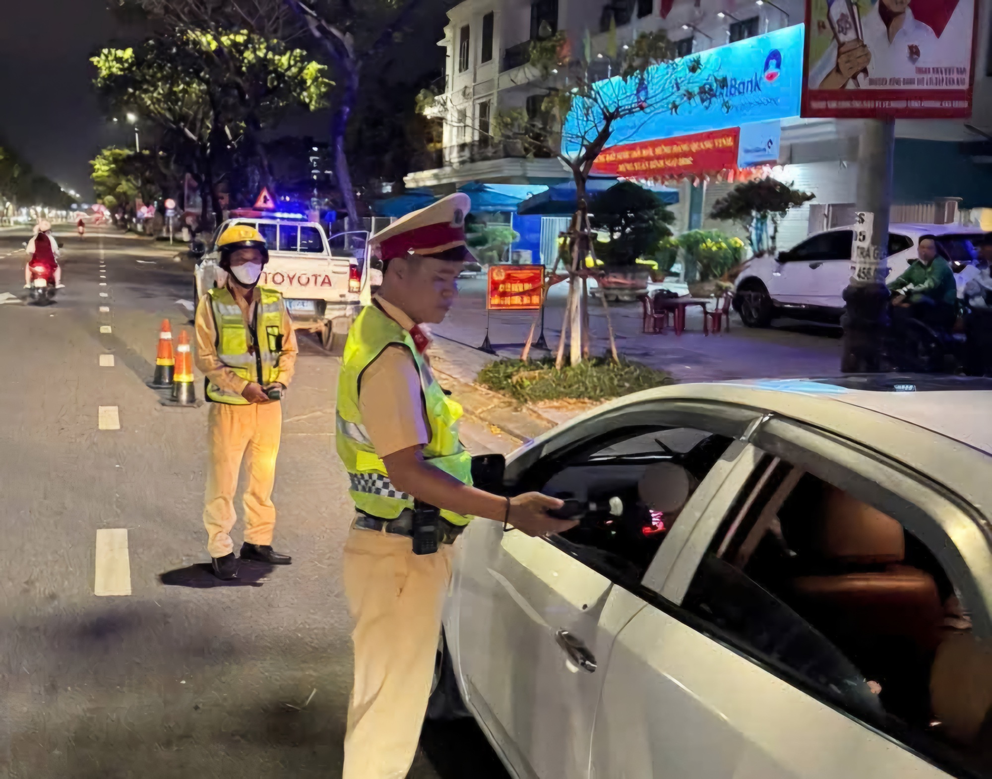 Xuyên Tết, CSGT Đà Nẵng xử lý 368 tài xế vi phạm nồng độ cồn- Ảnh 2.