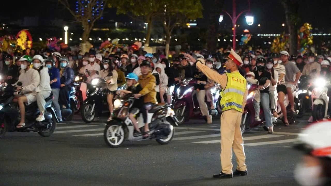 Xuyên Tết, CSGT Đà Nẵng xử lý 368 tài xế vi phạm nồng độ cồn- Ảnh 3.