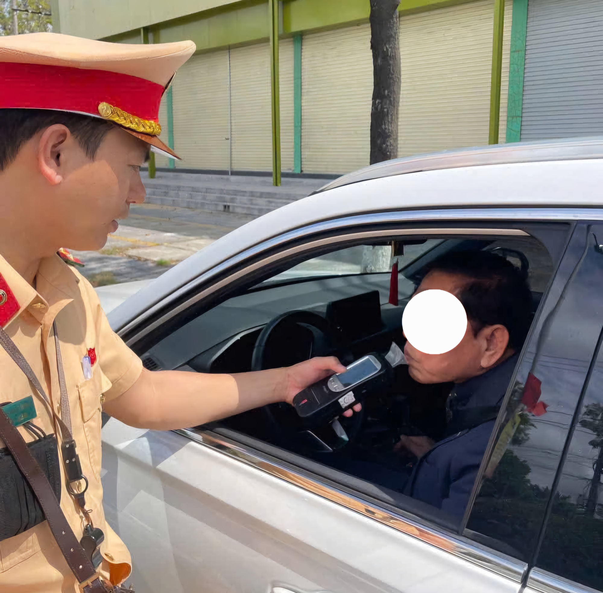 Xuyên Tết, CSGT Đà Nẵng xử lý 368 tài xế vi phạm nồng độ cồn- Ảnh 5.