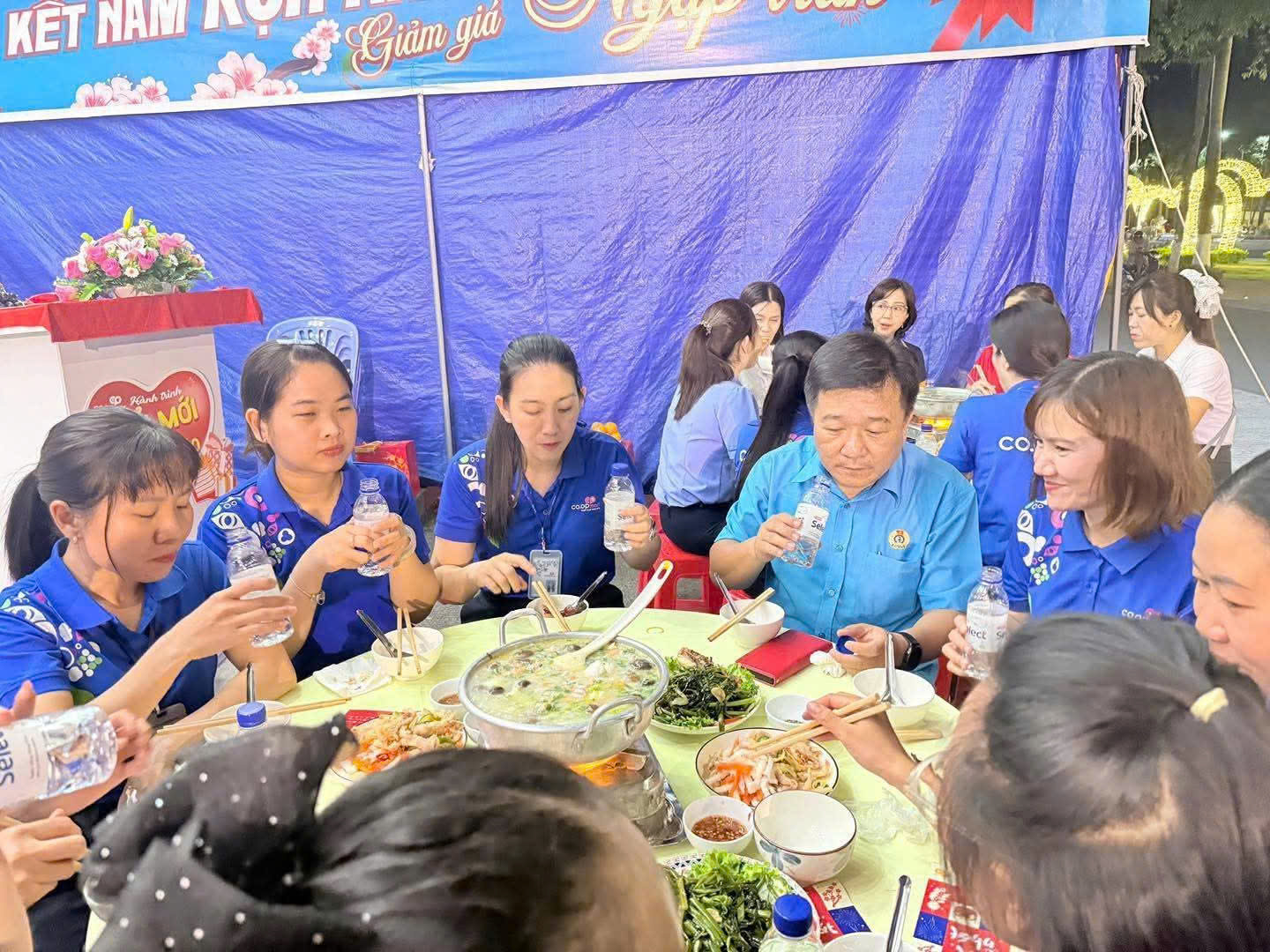 Dốc lòng lo Tết cho người lao động - Ảnh 2.