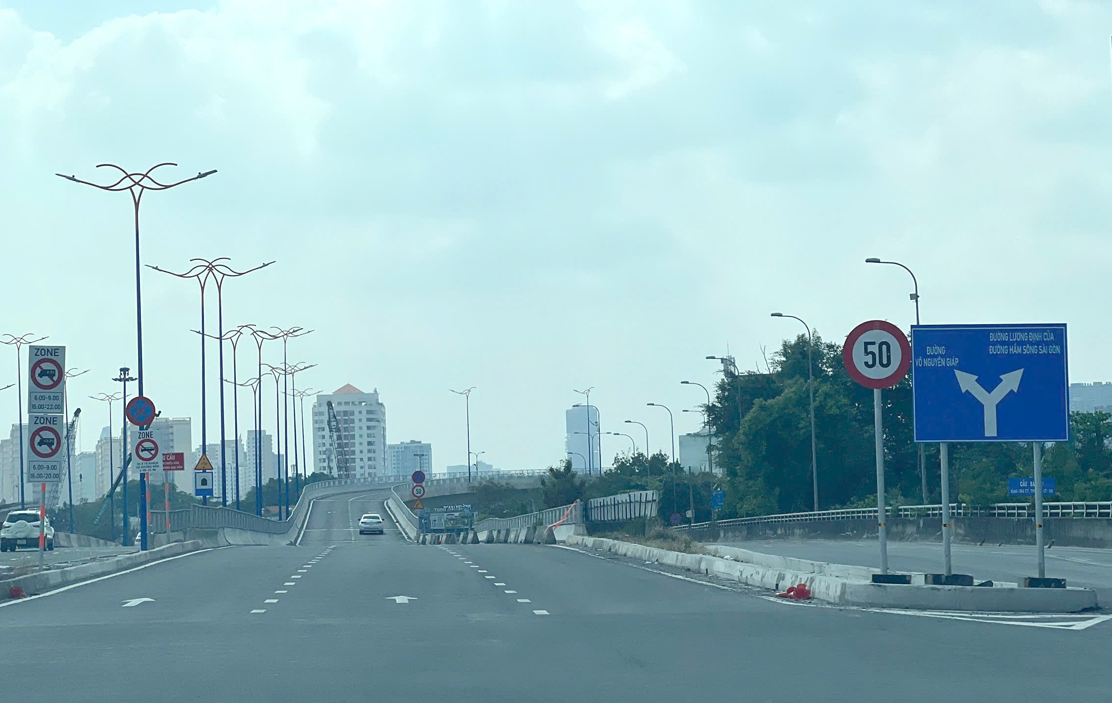 Chiều mùng 5, cao tốc Dầu Giây về TP.HCM ùn ứ đoạn trạm thu phí, nút giao An Phú thoáng 2 cao tốc - Ảnh 2.