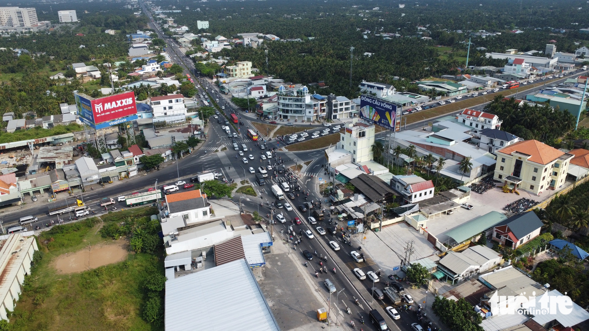 Quốc lộ 1 ùn ứ, tài xế tìm đường vào cao tốc TP.HCM - Trung Lương dù đã bị chặn 2 TRUNG LƯƠNG - Ảnh 2.