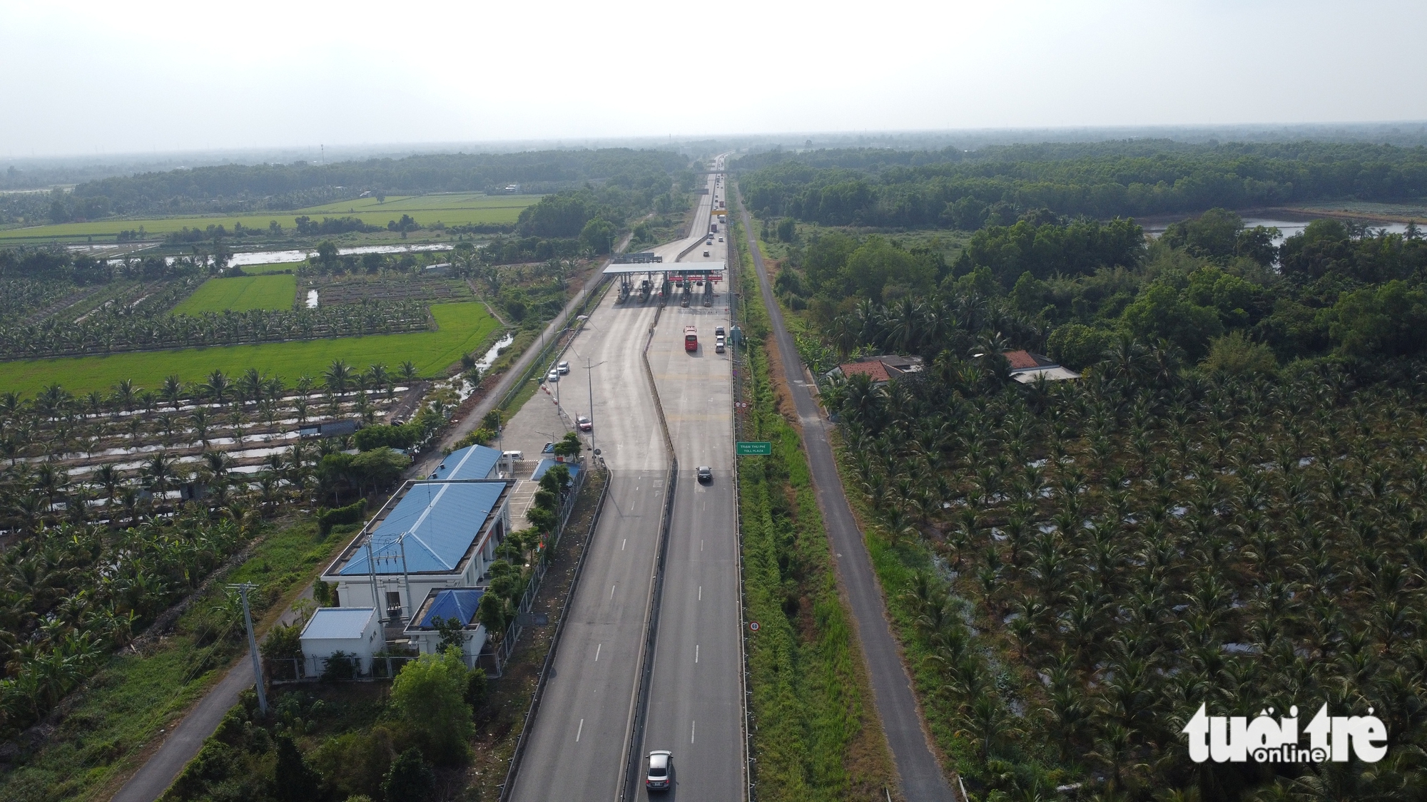 Quốc lộ 1 ùn ứ, tài xế tìm đường vào cao tốc TP.HCM - Trung Lương dù đã bị chặn 3 TRUNG LƯƠNG - Ảnh 3.