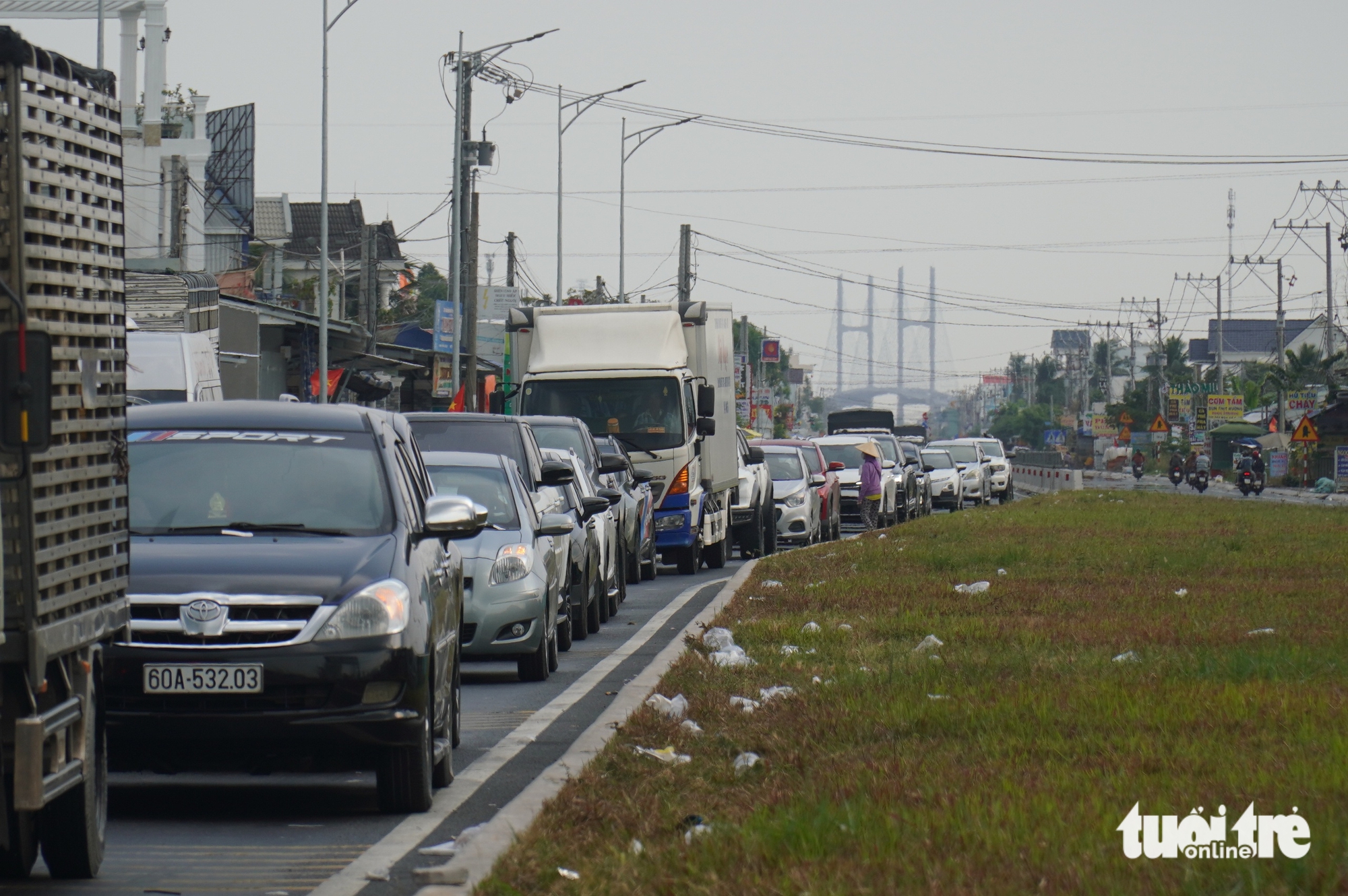 Quốc lộ 1 ùn ứ, tài xế tìm đường vào cao tốc TP.HCM - Trung Lương dù đã bị chặn 6 TRUNG LƯƠNG - Ảnh 6.