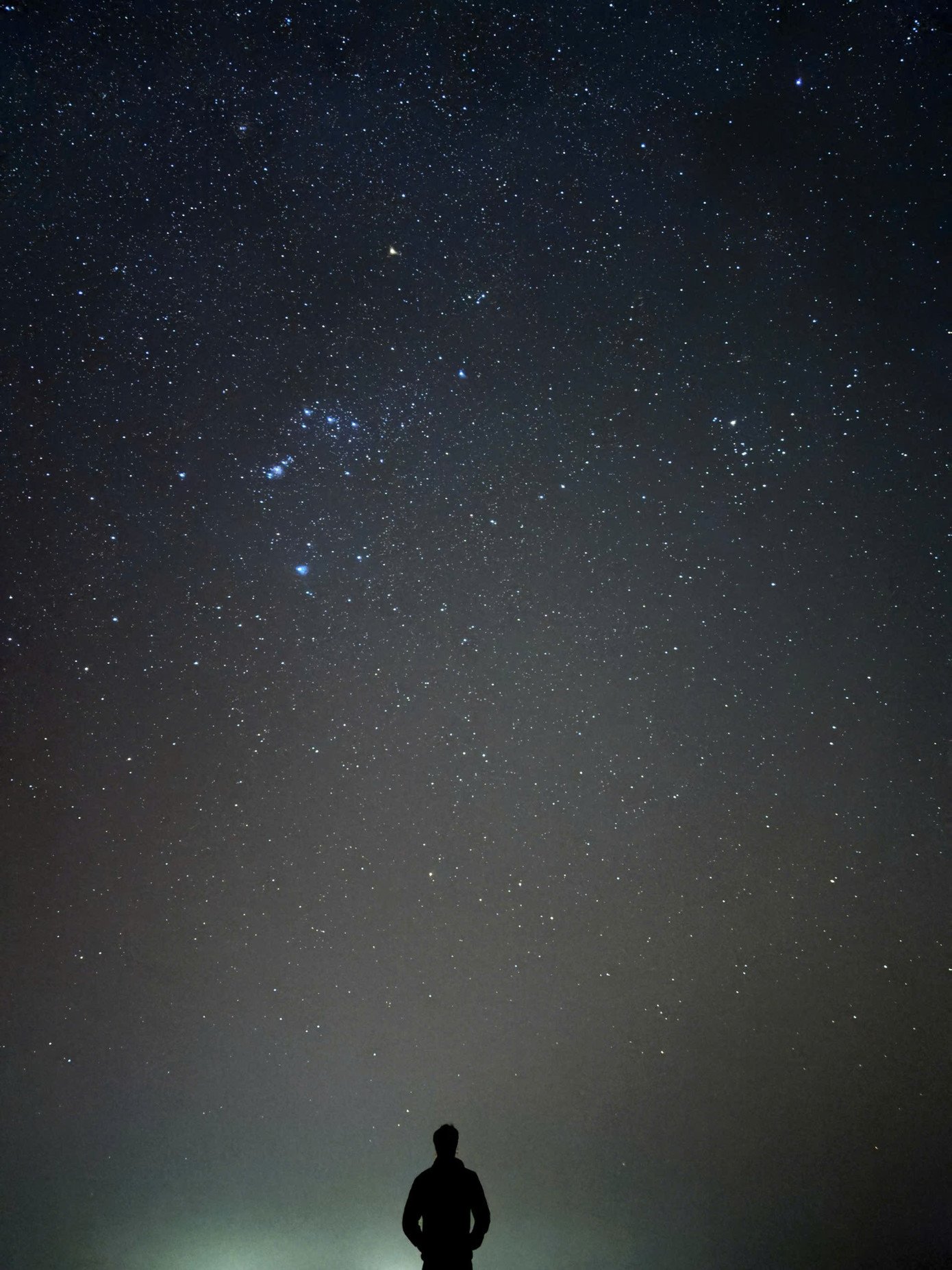 Kỷ niệm đáng nhớ là cắm trại ở sa mạc trắng, dưới bầu trời đầy sao. Khi đó, mình ngủ giữa sa mạc khi nhiệt độ chỉ vào khoảng 5 độ C, không ánh đèn, không sóng điện thoại, và xung quanh chỉ toàn là cát." - Hải Đăng chia sẻ.