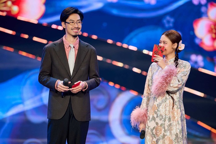 Hoàng Thùy Linh công khai tình tứ bên Đen Vâu?