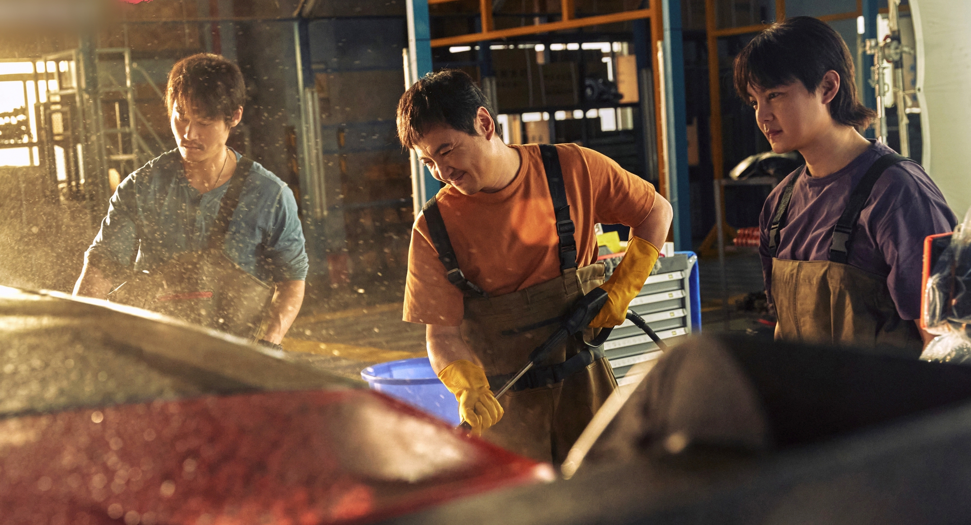 Phim Tết mới chiếu 5 ngày đã kiếm 8.000 tỷ: Nam chính nhìn mặt đã thấy buồn cười, ai muốn may mắn nhất định phải xem- Ảnh 4. Phim Tết mới chiếu 5 ngày đã kiếm 8.000 tỷ: Nam chính nhìn mặt đã thấy buồn cười, ai muốn may mắn nhất định phải xem- Ảnh 4.