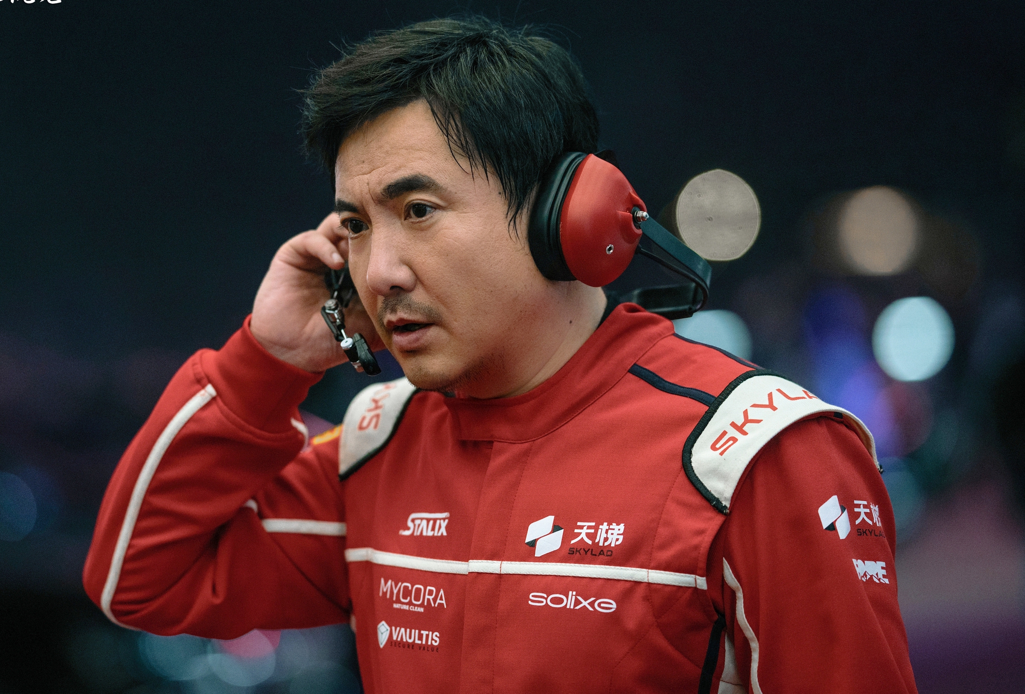 Phim Tết mới chiếu 5 ngày đã kiếm 8.000 tỷ: Nam chính nhìn mặt đã thấy buồn cười, ai muốn may mắn nhất định phải xem- Ảnh 5. Phim Tết mới chiếu 5 ngày đã kiếm 8.000 tỷ: Nam chính nhìn mặt đã thấy buồn cười, ai muốn may mắn nhất định phải xem- Ảnh 5.