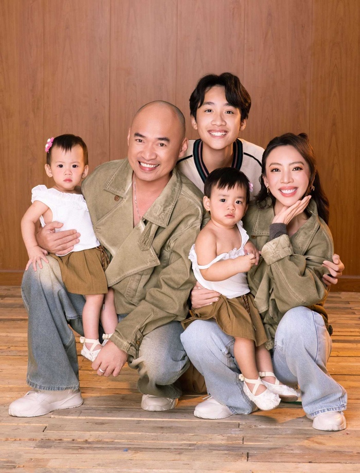 Thu Trang - Tiến Luật công khai cặp song sinh dịp năm mới?