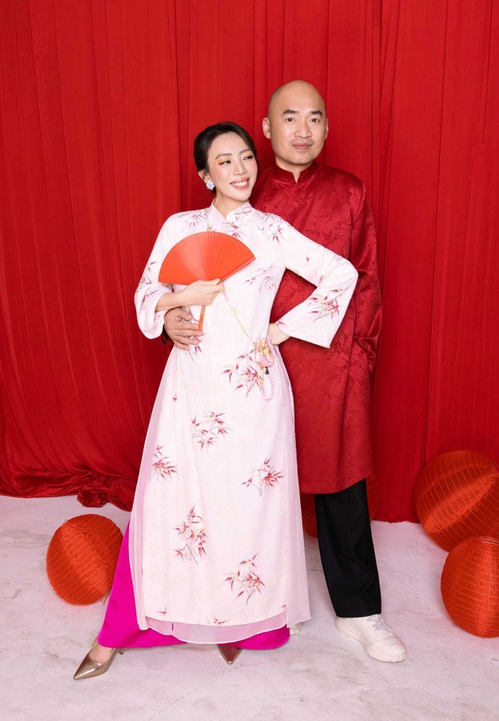 Thu Trang - Tiến Luật công khai cặp song sinh dịp năm mới?