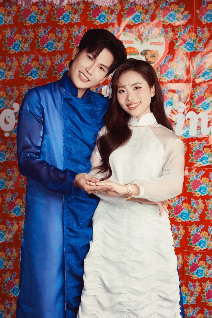 Tiêu Minh Phụng, Phương Mỹ Chi trong MV Vợ chồng mình quê, phát hành hồi tháng 9/2025.