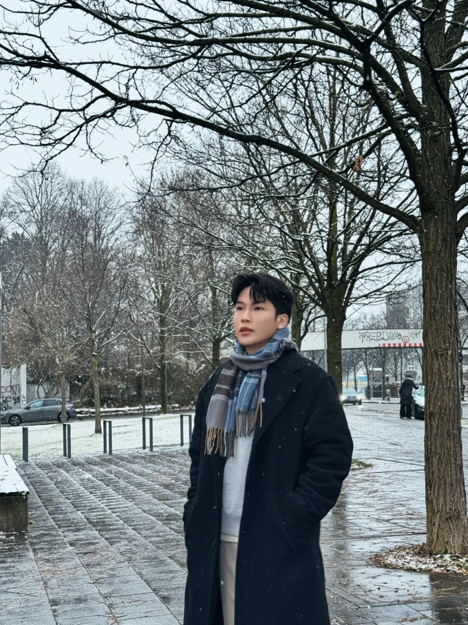 Tiêu Minh Phụng trong chuyến đi Đức thăm người thân cuối năm 2025.