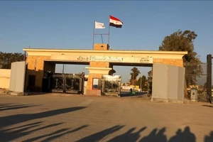 Cửa khẩu biên giới Rarfa (giữa Ai Cập và Dải Gaza). Ảnh: ANADOLU AGENCY