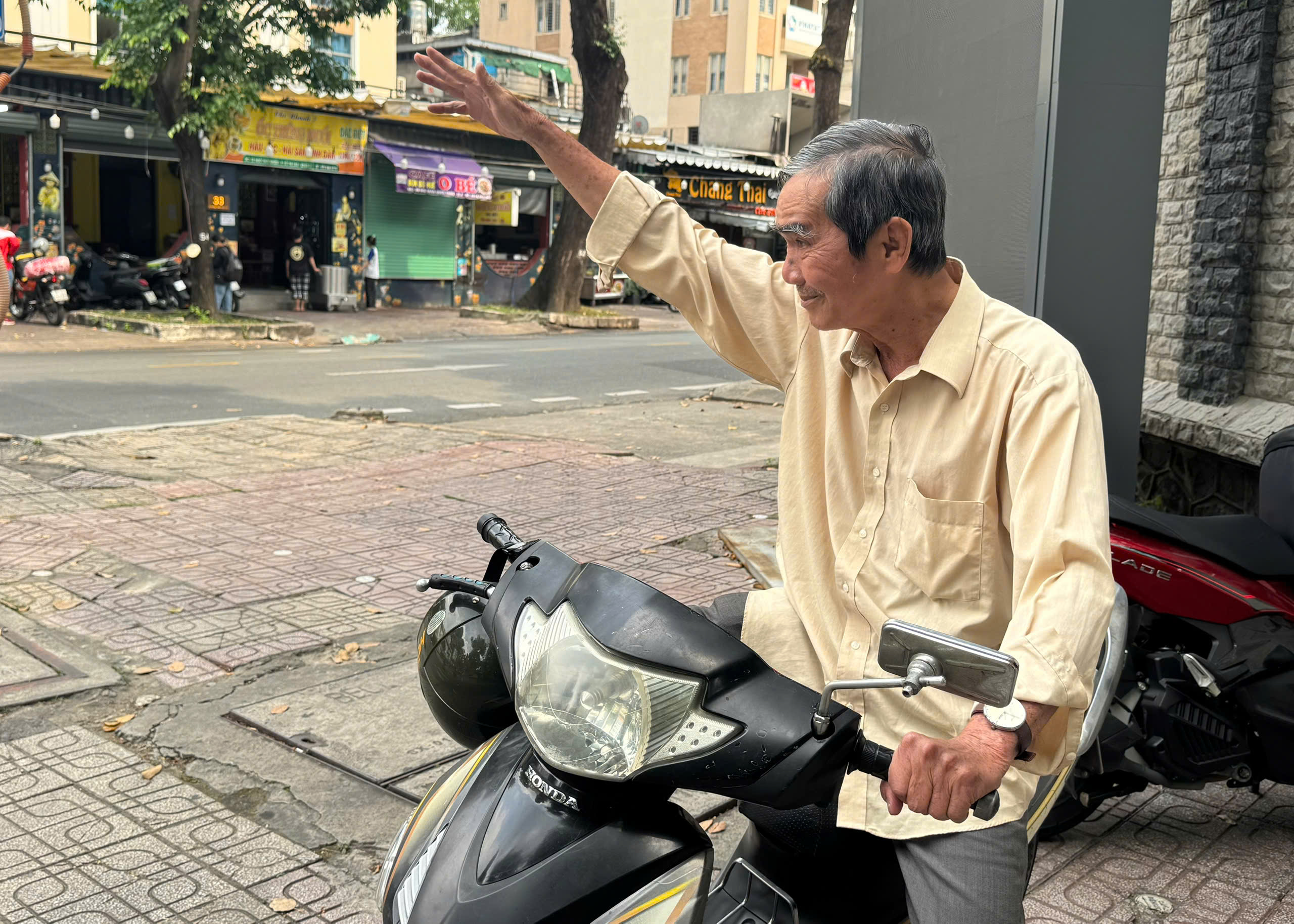 Xe ôm và 'bão' xe công nghệ ở TP.HCM: 'Già rồi, mắt kém, tay chậm'- Ảnh 3.